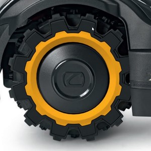 Robot tondeuse Cub Cadet XR5 - Roues tout-terrains Robot tondeuse Cub Cadet XR5 - Roues tout-terrains